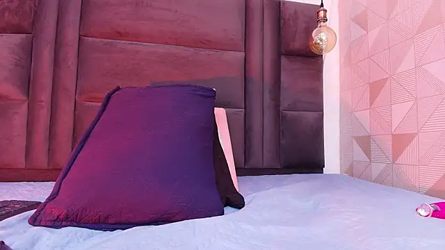 hot dione online show from 10/03/25, 07:15