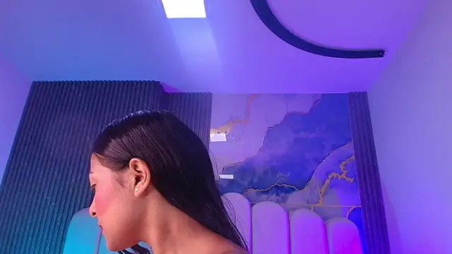 hot dione online show from 04/15/26, 07:18