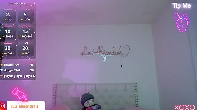 Snapshot of alee_lenoxx chatting on 09/29/25, 10:00 alee lenoxx online show from 09/29/25, 10:00