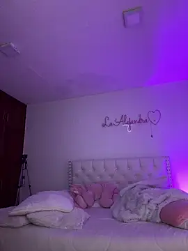 alee lenoxx online show from 04/23/26, 05:03