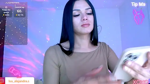 Snapshot of alee_lenoxx chatting on 10/13/25, 10:21 alee lenoxx online show from 10/13/25, 10:21