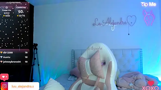 Snapshot of alee_lenoxx chatting on 02/17/25, 05:36 alee lenoxx online show from 02/17/25, 05:36