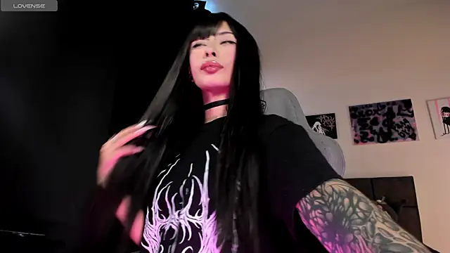 Snapshot of satanbabee chatting on 06/24/26, 10:18 satanbabee online show from 06/24/26, 10:18