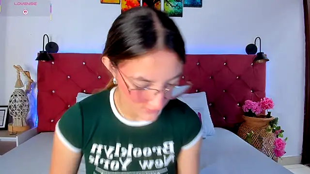 Ruth harvey  online show from 10/21/25, 01:32