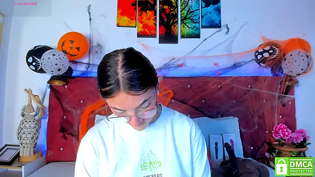 Ruth harvey  online show from 10/29/25, 01:54