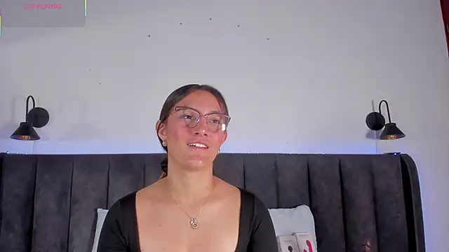 Snapshot of Ruth_harvey_ chatting on 10/19/25, 04:04 Ruth harvey online show from 10/19/25, 04:04