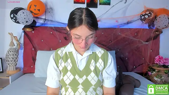 Ruth harvey  online show from 10/31/25, 12:13