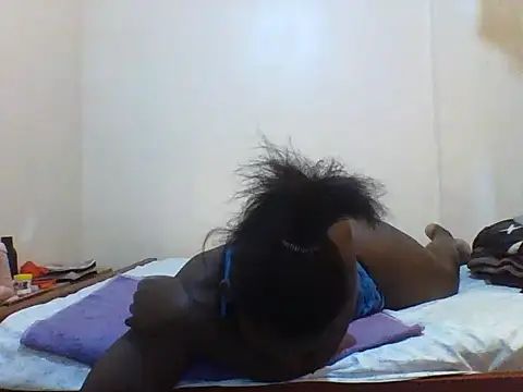 Snapshot of princess-cutie12 chatting on 06/27/26, 12:22 princess-cutie12 online show from 06/27/26, 12:22