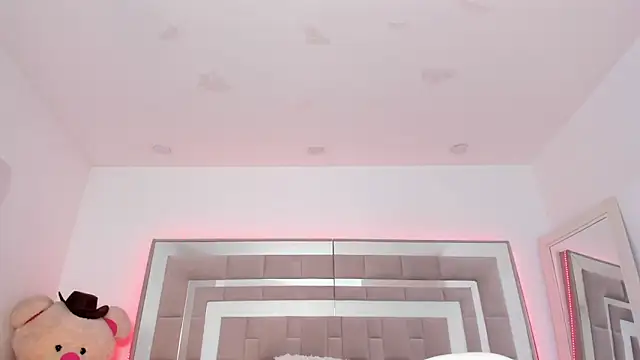 Snapshot of Nicolle_foxy chatting on 11/29/25, 10:59 Nicolle foxy online show from 11/29/25, 10:59