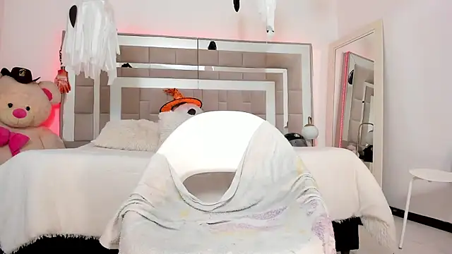 Snapshot of Nicolle_foxy chatting on 10/29/25, 07:46 Nicolle foxy online show from 10/29/25, 07:46