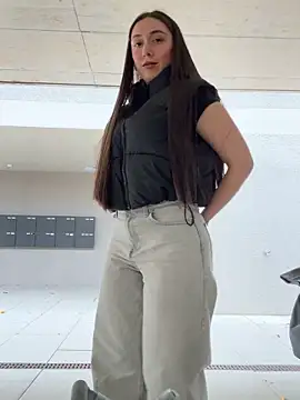 emiliasommer online show from 10/26/25, 12:38