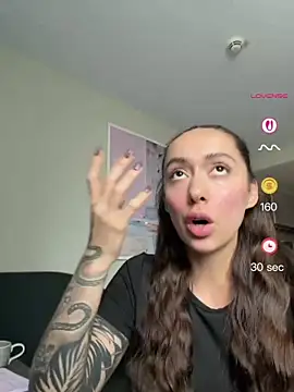 Snapshot of emiliasommer chatting on 06/17/26, 12:26 emiliasommer online show from 06/17/26, 12:26