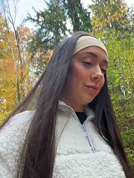 emiliasommer online show from 10/28/25, 01:21