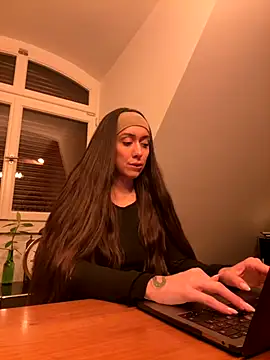 emiliasommer online show from 10/04/25, 08:10