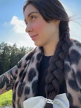 emiliasommer online show from 10/16/25, 01:52