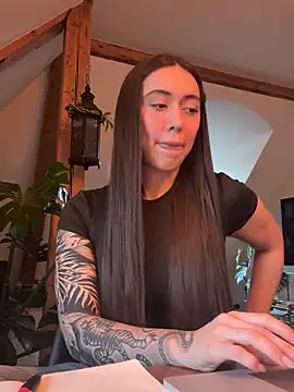 emiliasommer online show from 12/04/25, 03:11