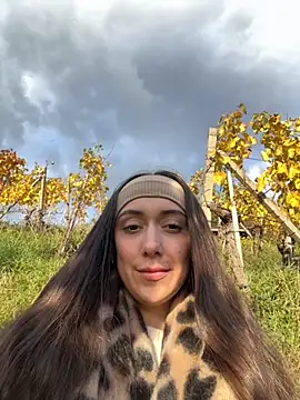 emiliasommer online show from 10/24/25, 03:11