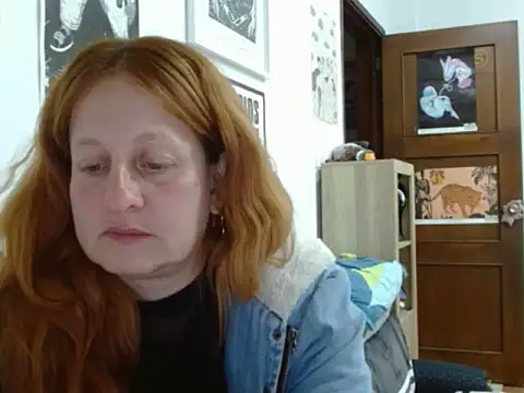 Snapshot of ViioletaMora chatting on 05/19/26, 01:56 ViioletaMora online show from 05/19/26, 01:56