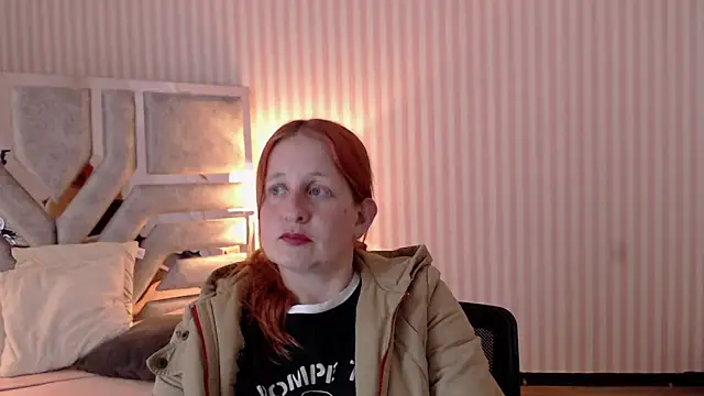 Snapshot of ViioletaMora chatting on 03/18/25, 02:29 ViioletaMora online show from 03/18/25, 02:29