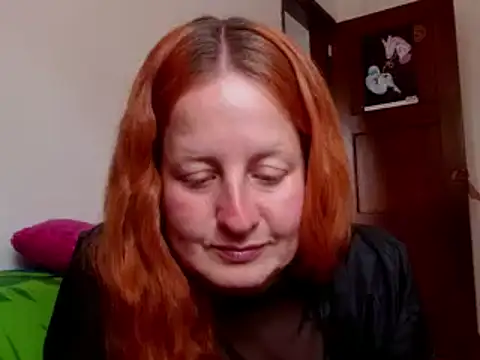 ViioletaMora online show from 10/28/25, 06:51