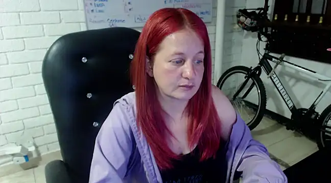 Snapshot of ViioletaMora chatting on 03/03/25, 02:22 ViioletaMora online show from 03/03/25, 02:22