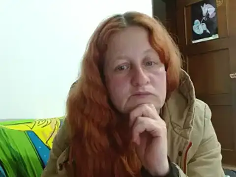 Snapshot of ViioletaMora chatting on 10/15/25, 05:50 ViioletaMora online show from 10/15/25, 05:50