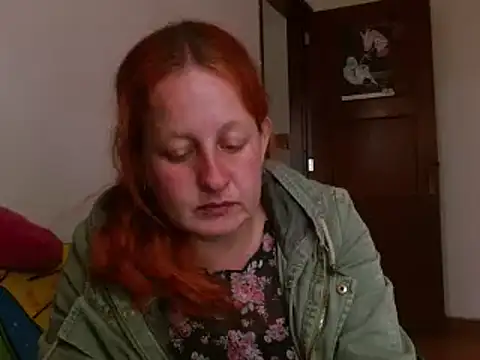 Snapshot of ViioletaMora chatting on 10/17/25, 07:37 ViioletaMora online show from 10/17/25, 07:37