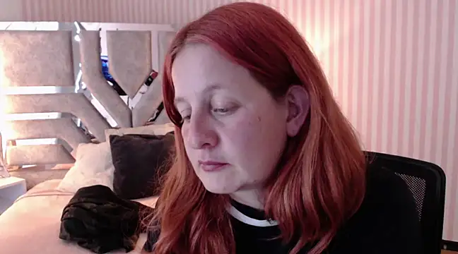 Snapshot of ViioletaMora chatting on 03/11/25, 02:32 ViioletaMora online show from 03/11/25, 02:32