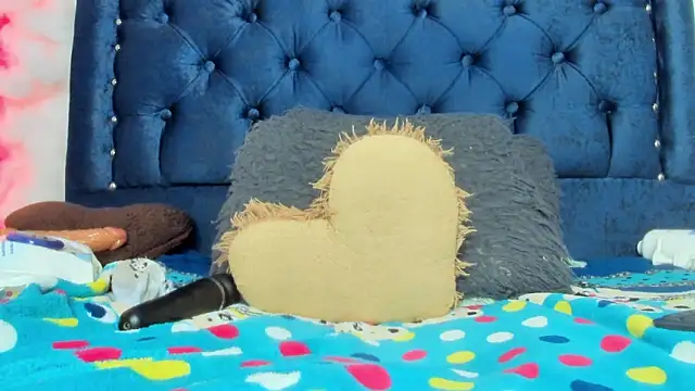 Snapshot of alice_love052 chatting on 03/06/25, 05:35 alice love052 online show from 03/06/25, 05:35