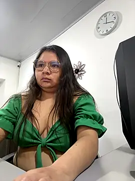 Snapshot of alice_love052 chatting on 10/26/25, 05:19 alice love052 online show from 10/26/25, 05:19