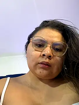 Snapshot of alice_love052 chatting on 11/15/25, 04:27 alice love052 online show from 11/15/25, 04:27