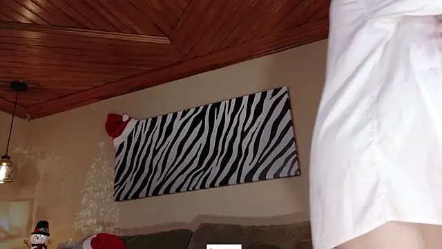 Hannah Borbon online show from 12/18/25, 08:56