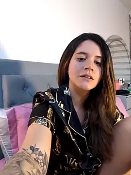 Snapshot of maliciaworld chatting on 12/23/25, 02:22 maliciaworld online show from 12/23/25, 02:22