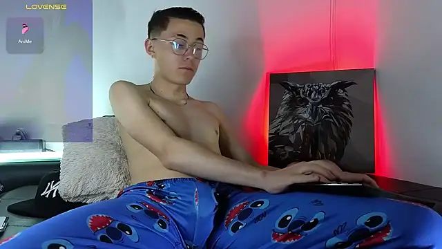 Snapshot of Elian_Cooper chatting on 01/13/25, 01:06 Elian Cooper online show from 01/13/25, 01:06