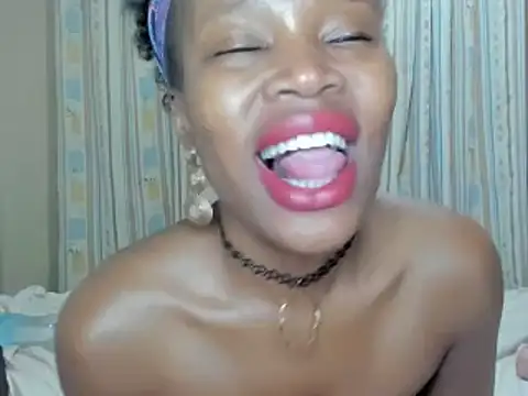 Snapshot of AfricanSquirtingQueen chatting on 09/18/25, 02:36 AfricanSquirtingQueen online show from 09/18/25, 02:36