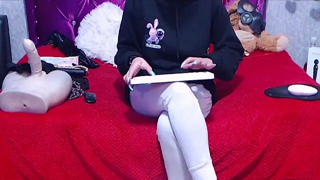 AyshaScott online show from 10/04/25, 12:39