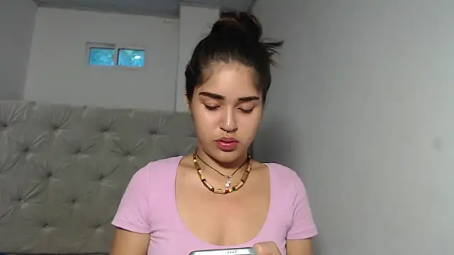 Snapshot of Melody_phillips2 chatting on 10/02/25, 03:26 Melody phillips2 online show from 10/02/25, 03:26