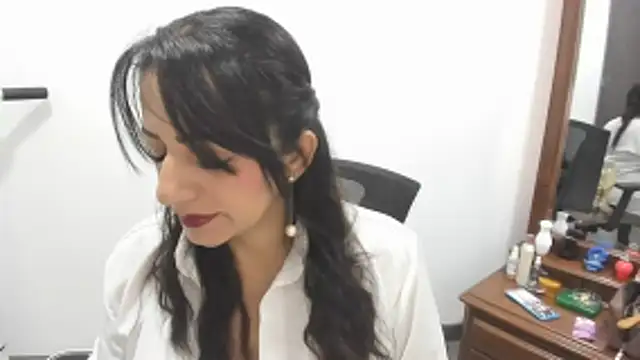 Snapshot of MonicaGarcia_ chatting on 06/19/26, 01:39 MonicaGarcia online show from 06/19/26, 01:39