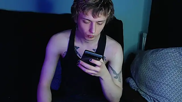 Snapshot of axxxturel chatting on 02/28/25, 02:20 axxxturel online show from 02/28/25, 02:20