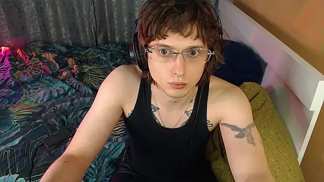 Snapshot of axxxturel chatting on 10/05/25, 10:33 axxxturel online show from 10/05/25, 10:33