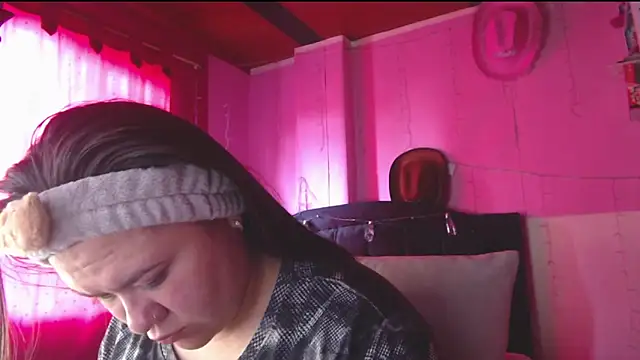 NikkiRous  online show from 04/13/26, 01:37