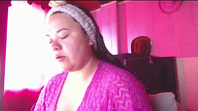 NikkiRous  online show from 04/09/26, 01:50