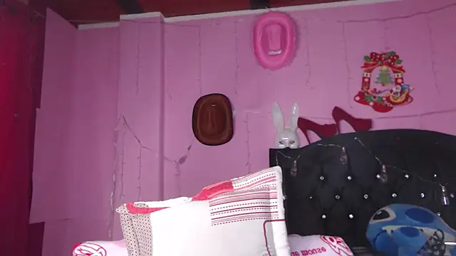 Snapshot of NikkiRous_ chatting on 03/20/25, 12:43 NikkiRous online show from 03/20/25, 12:43