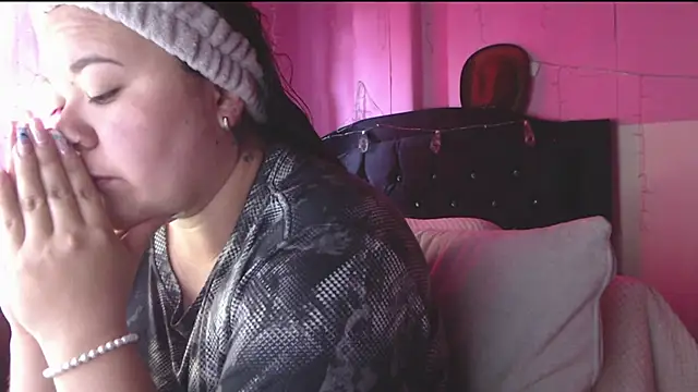 NikkiRous  online show from 04/07/26, 01:02