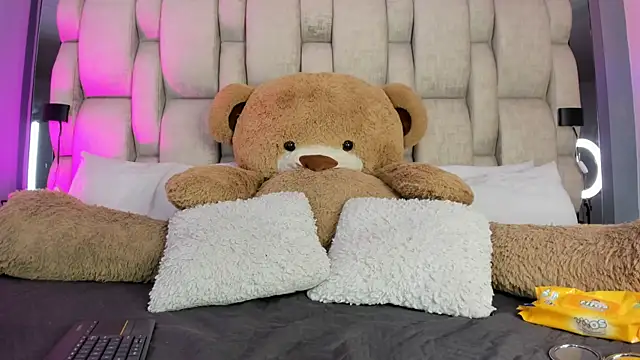  LauraTaylor  online show from 10/03/25, 07:59