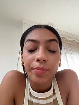 Snapshot of Ema_azel chatting on 03/21/25, 08:29 Ema azel online show from 03/21/25, 08:29