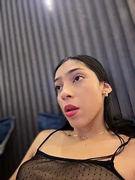 Ema azel online show from 04/18/26, 04:53