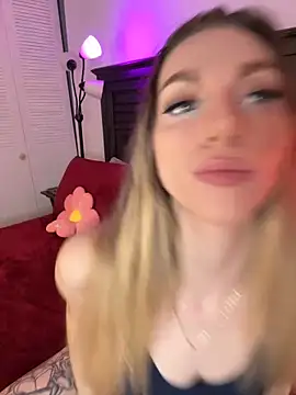 Snapshot of BrattyBae_xo chatting on 02/01/25, 07:44 BrattyBae xo online show from 02/01/25, 07:44