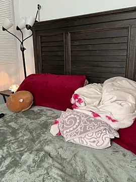 Snapshot of BrattyBae_xo chatting on 03/08/25, 09:40 BrattyBae xo online show from 03/08/25, 09:40