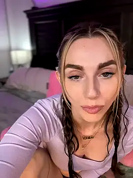 Snapshot of BrattyBae_xo chatting on 09/25/25, 07:31 BrattyBae xo online show from 09/25/25, 07:31